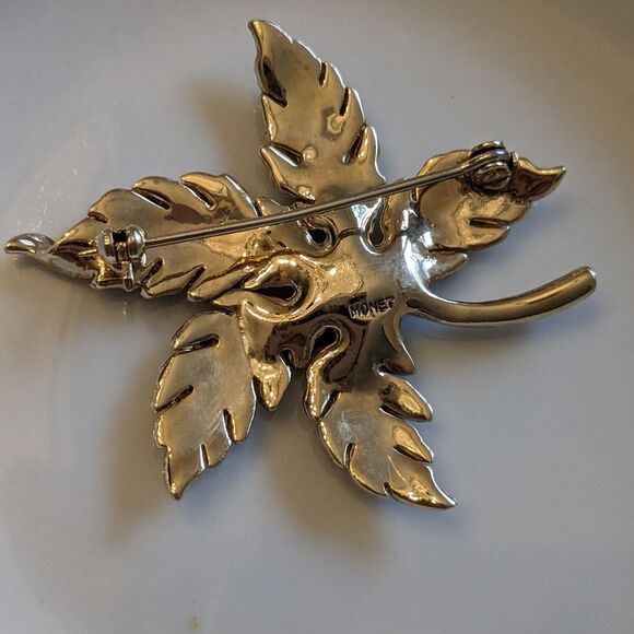 Vintage Monet 80s Goldtone Leaf Brooch Pin Faux Pearls Crystals Retro Glam Amber - Picture 4 of 4